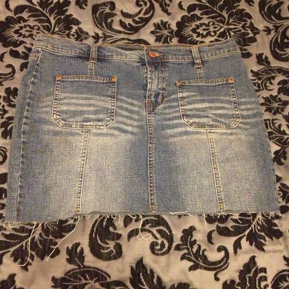 🚫SOLD🚫 in a bundle. Denim wash style skirt!