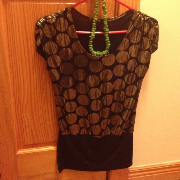 ⛔️sold⛔️Cute gold polka dot top