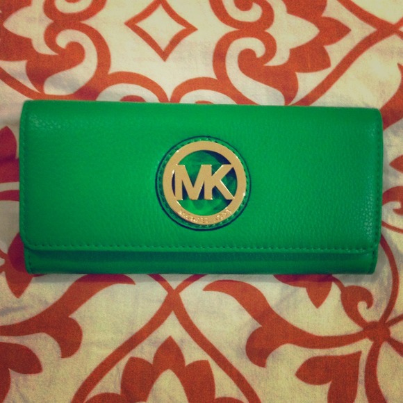 SOLD!! πAuthentic Michael Kors Wallet NWT - Picture 1 of 4