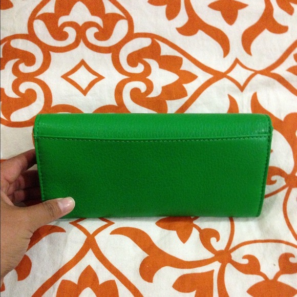 SOLD!! πAuthentic Michael Kors Wallet NWT - Picture 3 of 4