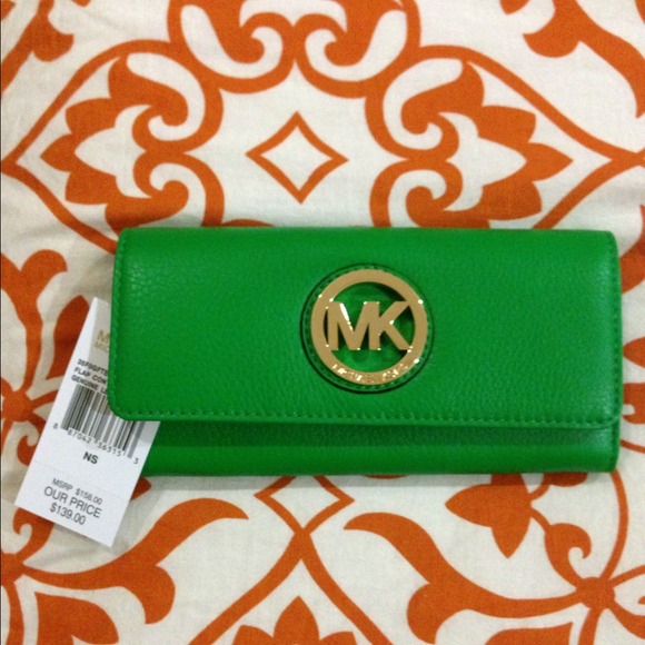 SOLD!! πAuthentic Michael Kors Wallet NWT - Picture 4 of 4