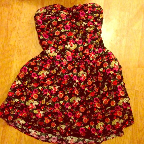 Floral strapless dress