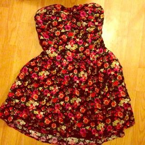 Floral strapless dress