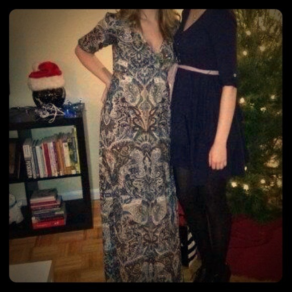 SOLD*Maxi Dress-Gorgeous print! 3/4 sleeve low cut