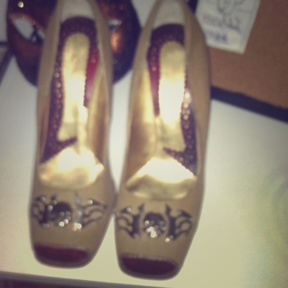 Zinc Skull pumps