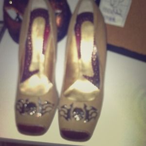 Zinc Skull pumps