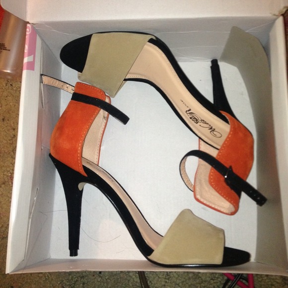 🚫SOLD  Classy beige and orange heels!