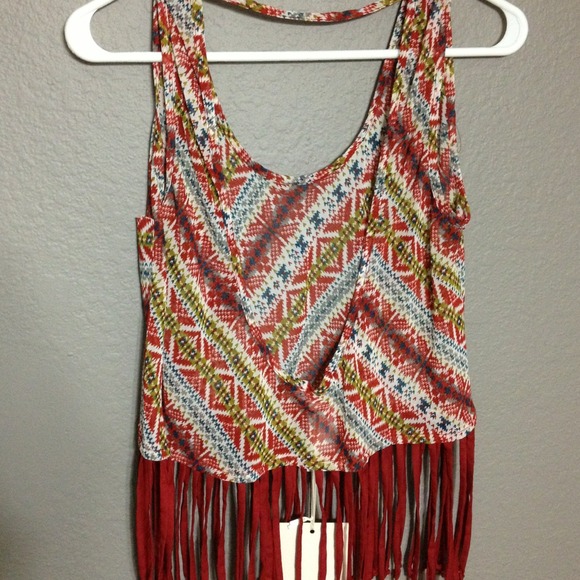 🔴Sold🔴bundle LF Aztec print cropped fringe tank - Picture 2 of 3