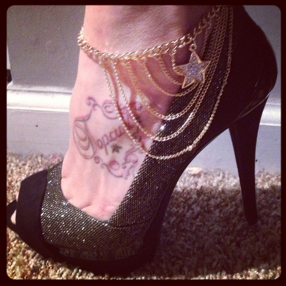 Jewelry - ✨Last 1✨Shoe Charm Anklet