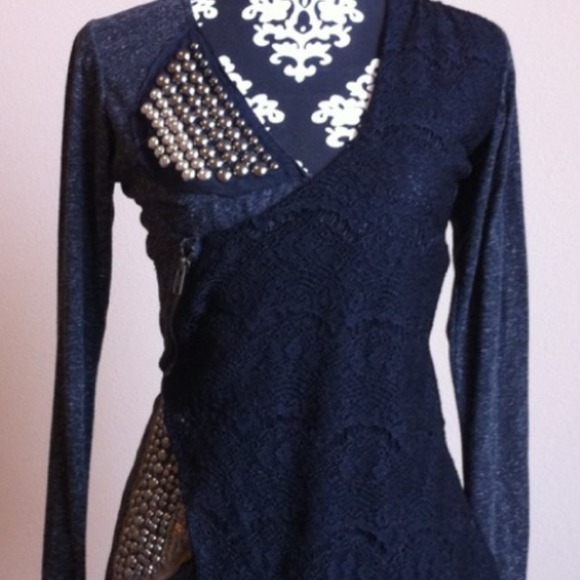 SOLD*****Size L bke top