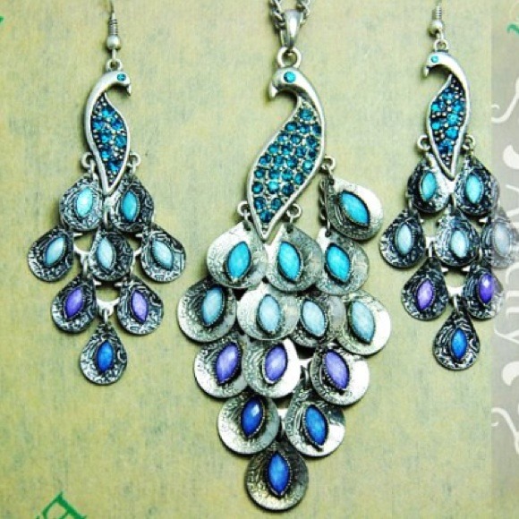 ❗️LAST CHANCE ❗️New Peacock Necklace & Earring Set