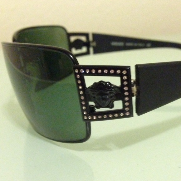 ✨AUTHENTIC✨Versace black sunglasses - Picture 2 of 4