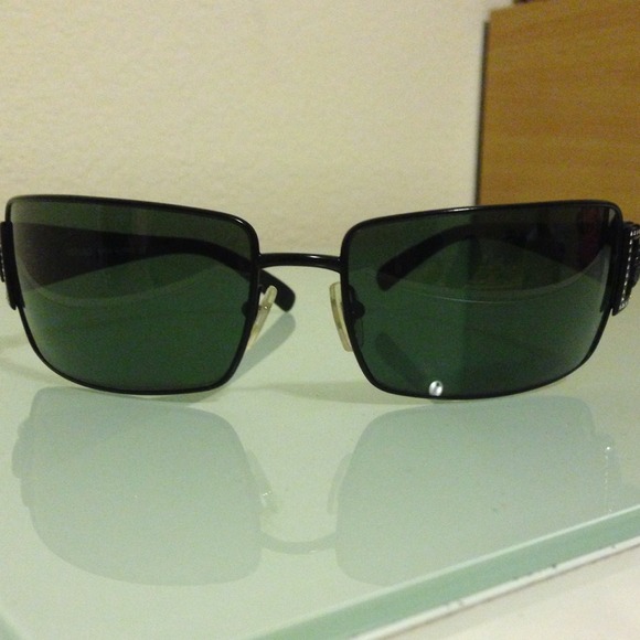 ✨AUTHENTIC✨Versace black sunglasses - Picture 3 of 4