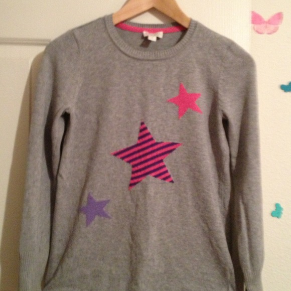 Grey Sweater w/stars. Girls size XL 14.