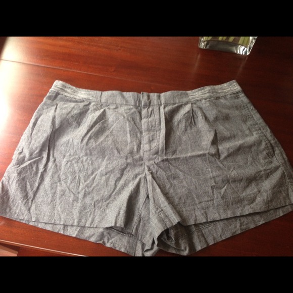 🔴SOLD🔴  Gap Grey Shorts - Size 16