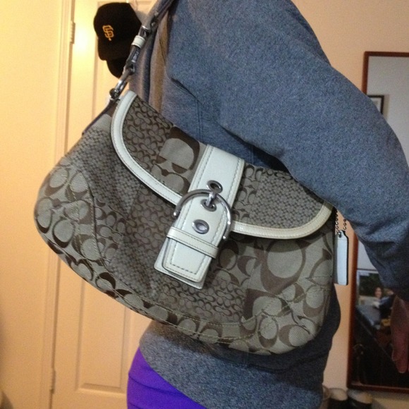 Coach Signature Purse - Picture 4 of 4