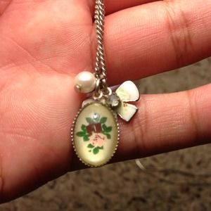 Oval Flower Necklace
