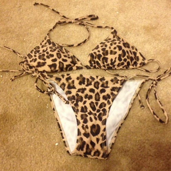 Great condition size small bathing suit - Picture 1 of 3