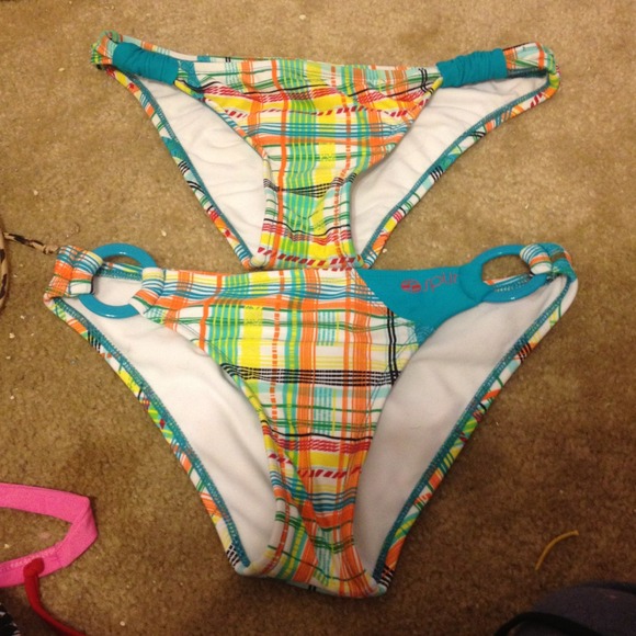 Two pairs of medium sized bottoms never worn