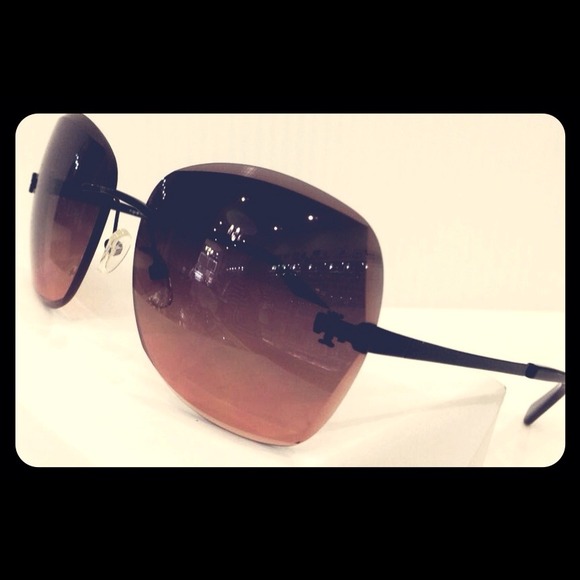 2 AUTH Tory Burch Sunglasses & case!