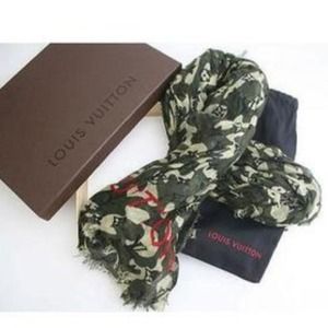 RARE! LV Limited Edition  Momogramoflauge Stole