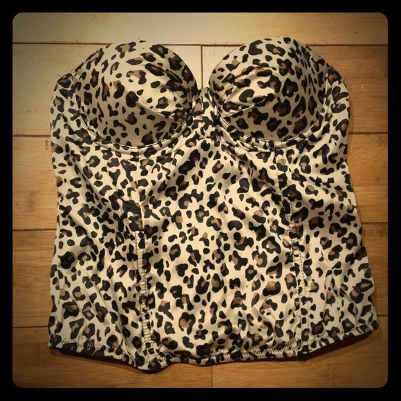 ❌SOLD❌Leopard Boostier. Brand New