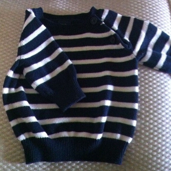 Baby gap sweater/shirt for baby boy