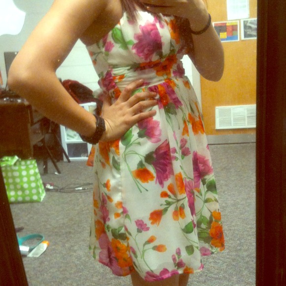 🚨sold🚨Cute spring/summer floral dress 🎀💕