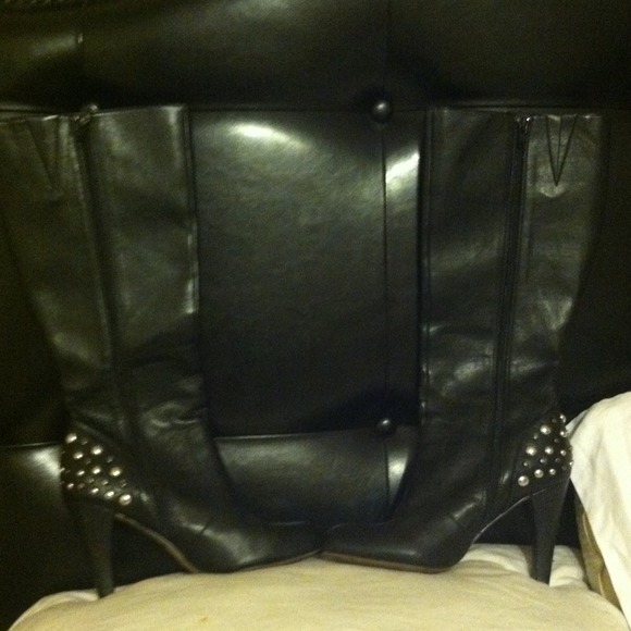 Boots - Picture 3 of 3