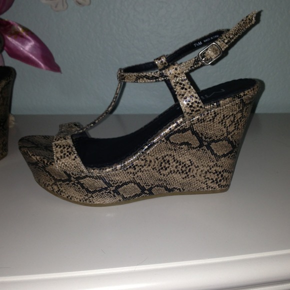 REDUCED PRICE!!!! MIA snake skin wedges! - Picture 2 of 2