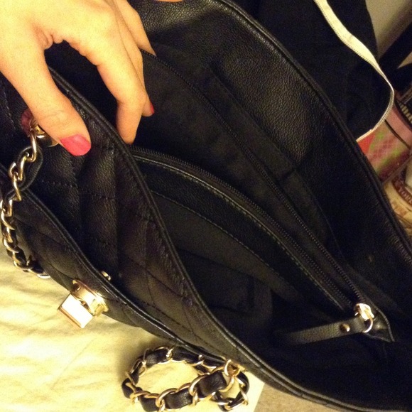 Black quilted purse - Picture 3 of 4