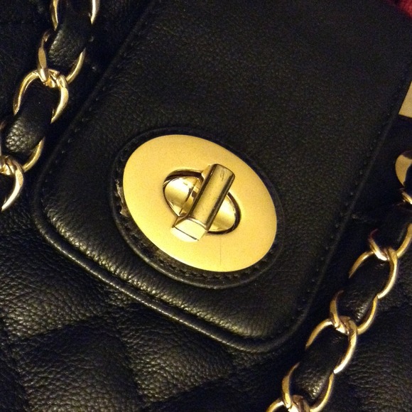 Black quilted purse - Picture 4 of 4