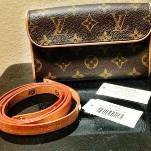 ⛔No Longer Available⛔Auth LV Pochette Florentine