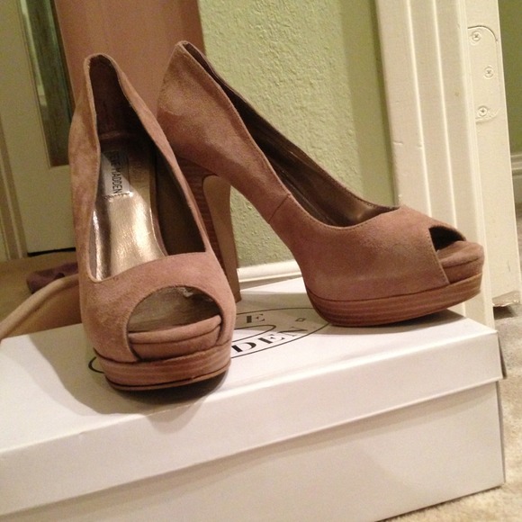 ❌BUNDLED❌Steve Madden nude suede pumps - Picture 3 of 4