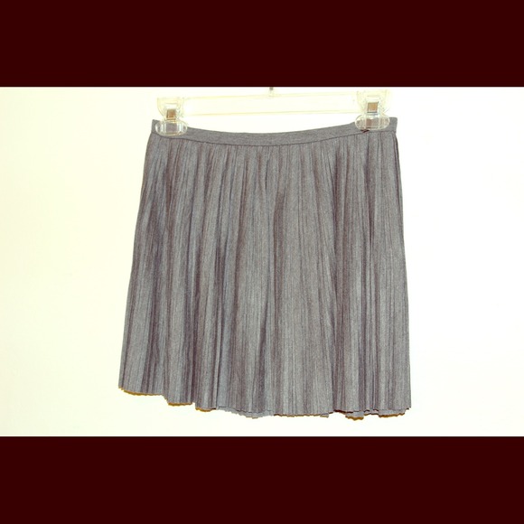SOLD !!! BRAND NEW JUICY COUTURE  Pleaded  skirt