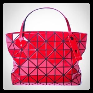 Issey Miyake Bau Bau tote - red