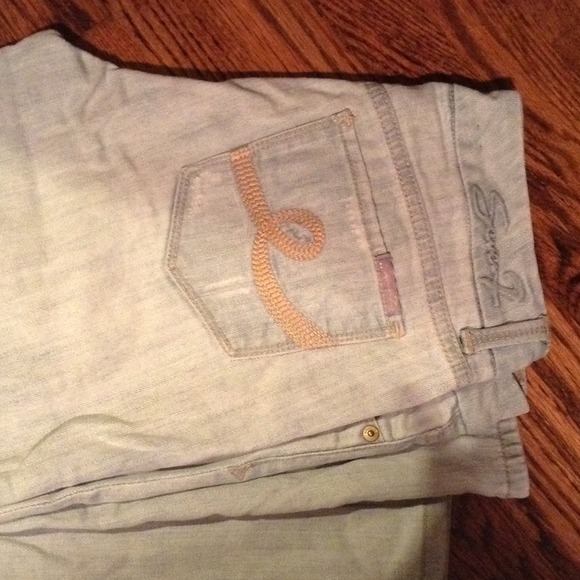 SEVEN jeans- SIZE 29-long with rip look at knee
