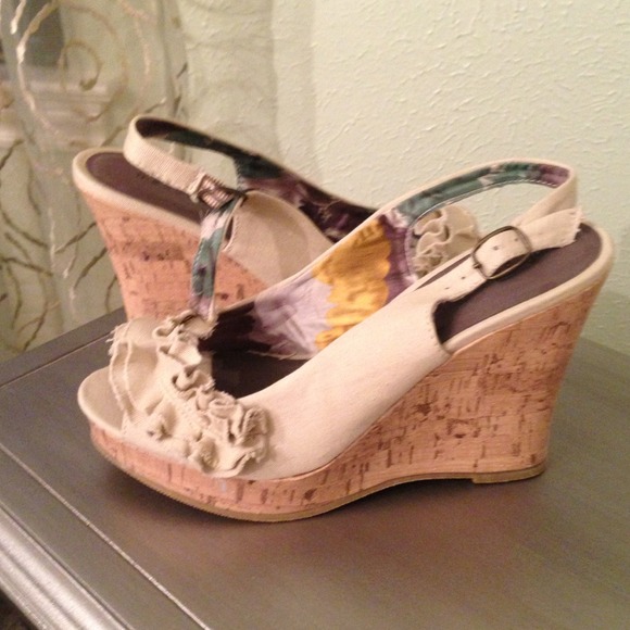 ⬇Sale⬇NWOB Steve Madden Nude Color Cork Wedge 7.5 - Picture 2 of 4