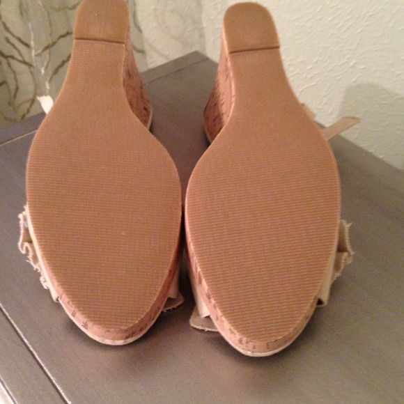 ⬇Sale⬇NWOB Steve Madden Nude Color Cork Wedge 7.5 - Picture 4 of 4