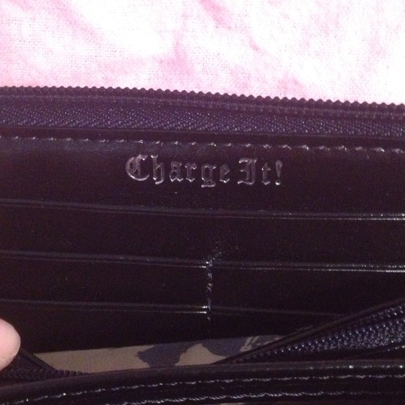 **SOLD in bundle** Authentic Juicy Couture Wallet - Picture 4 of 4