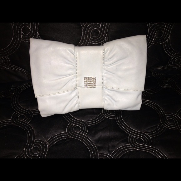 NWT genuine leather Banana Republic clutch - Picture 2 of 3