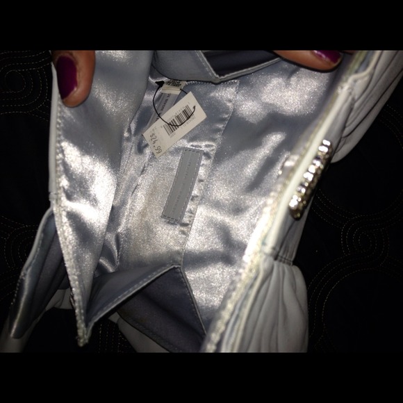 NWT genuine leather Banana Republic clutch - Picture 3 of 3