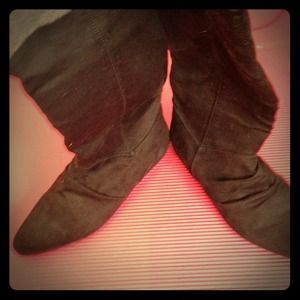 Black flat mid hgt faux suede Chinese laundry boot Black flat mid hgt faux suede Chinese laundry boot