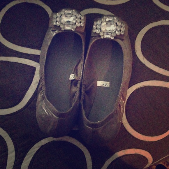 Shinny taupe flats