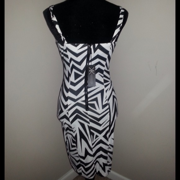 Price✂New Kardasian printed body con dress - Picture 4 of 4