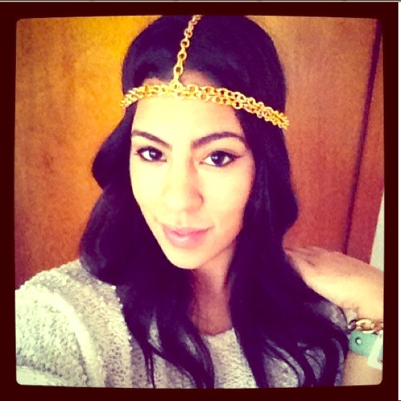 Gold head piece