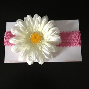 Pink stretchy head band with white flower