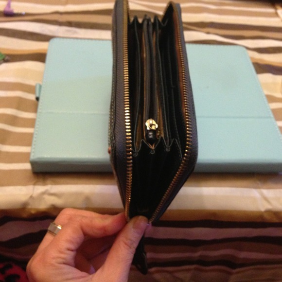 Pre-loved Michaela Big Wallet in GOOD Condition! - Picture 4 of 4
