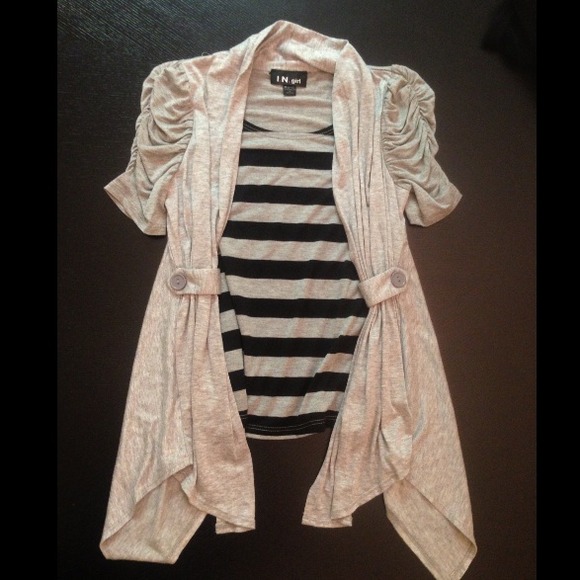 🔴SOLD🔴I.N Girl gray and black blouse