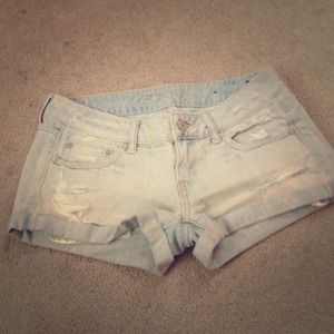 Light cuffed shorts